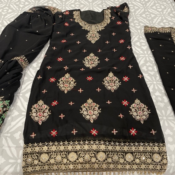 🌹PAKISTANI BRIDAL THREE PIECE SHALWAR KAMEEZ DRESS MEHENDI GHARARA🌹 - Picture 10 of 11